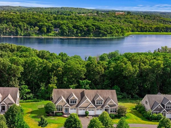 11 Riverview Hts, Unit 11, Amesbury, MA 01913