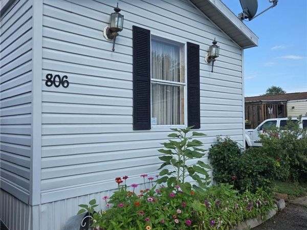 806 Governors Circle , Washington, PA 15301