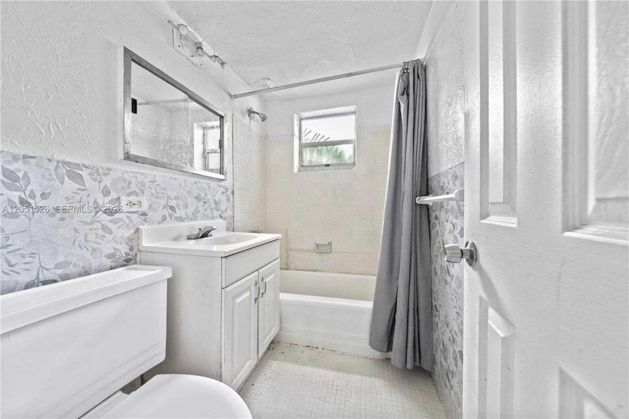 1610 NW N River Dr , Unit 201, Miami, FL 33125 Photo