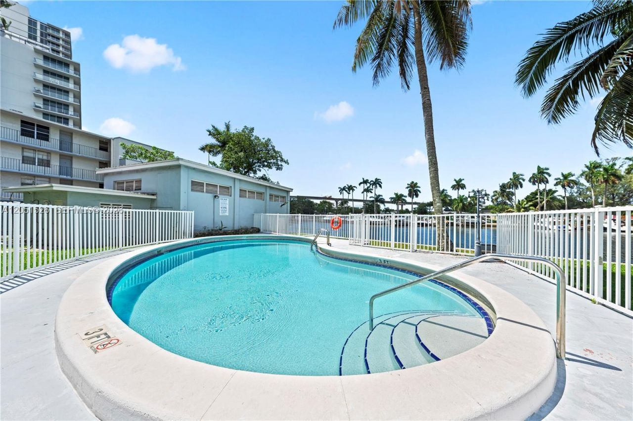 1610 NW N River Dr , Unit 201, Miami, FL 33125 Photo