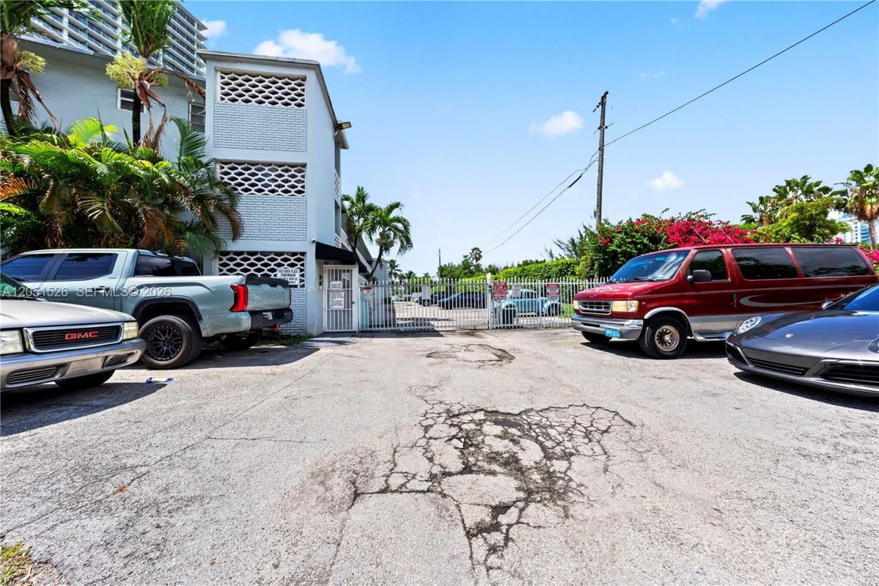 1610 NW N River Dr , Unit 201, Miami, FL 33125 Photo