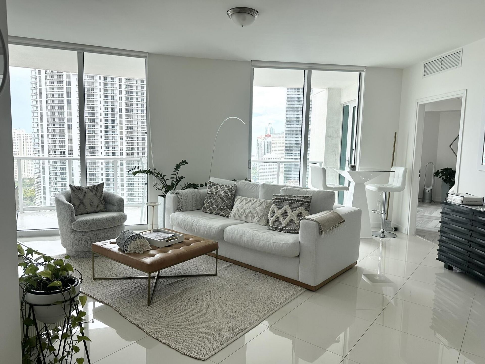 300 S Biscayne Boulevard, Unit T-2208, Miami, FL 33131 Photo