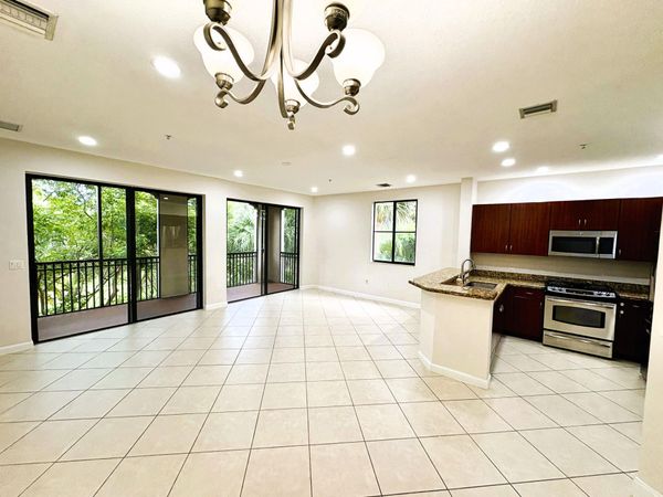 3020 NW 125th Avenue, Unit 315, Sunrise, FL 33323