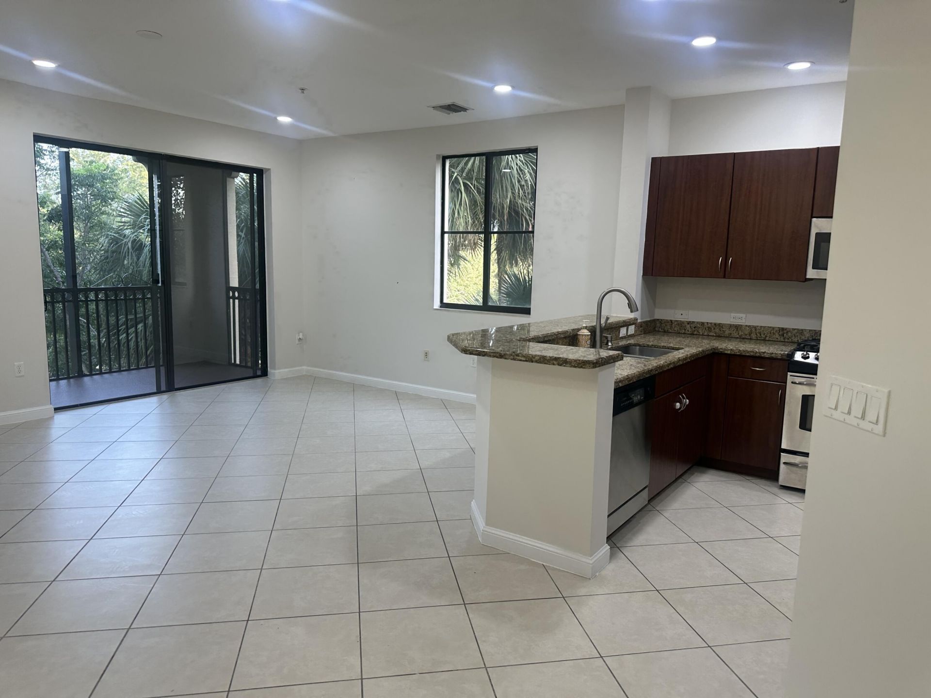 3020 NW 125th Avenue, Unit 315, Sunrise, FL 33323 Photo