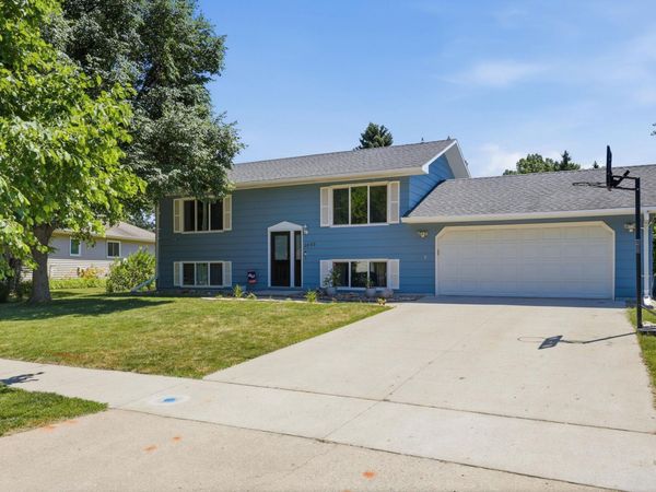 2832 Westgate Drive S, Fargo, ND 58103