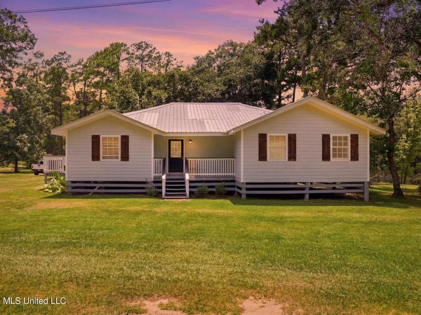 26 2nd Street, Poplarville, MS 39470
