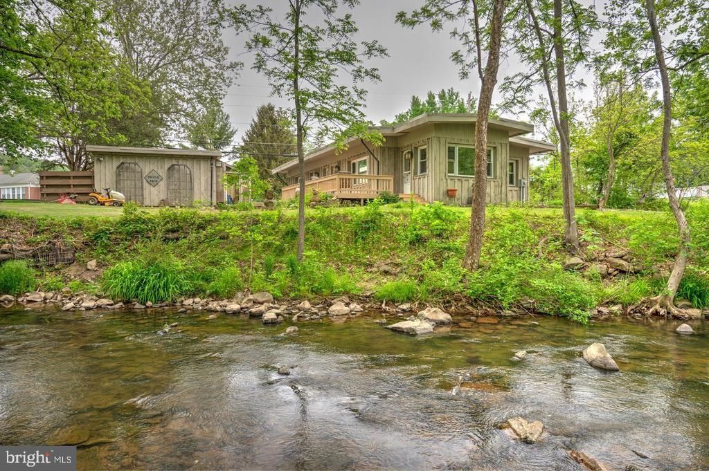 3671 SAINT PETERS ROAD , ELVERSON, PA 19520