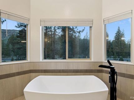 2810 Saint Nick Way, South Lake Tahoe, CA 96150 Photo
