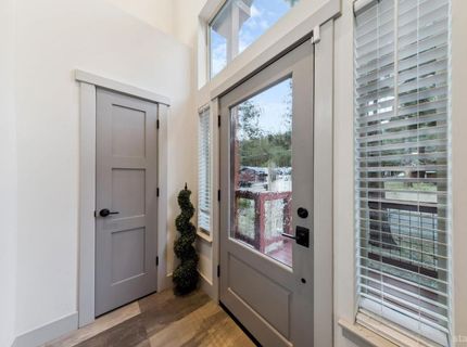 2810 Saint Nick Way, South Lake Tahoe, CA 96150 Photo