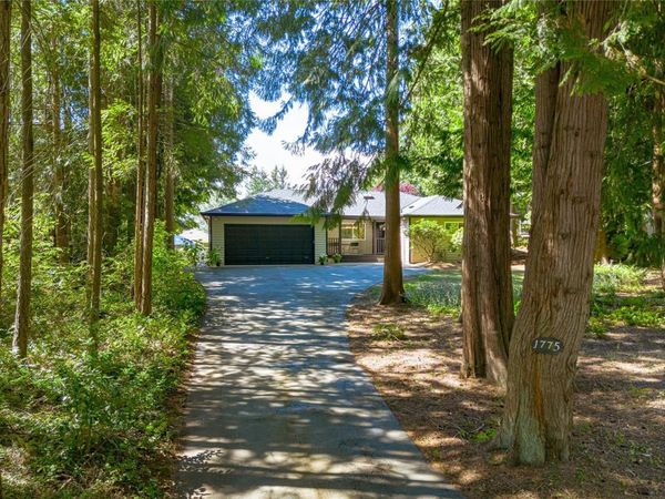 1775 Dean Park Rd, North Saanich, BC V8L 1B9