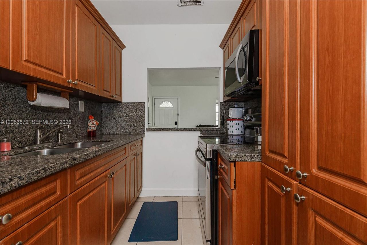 681 NE 1st Pl, Hialeah, FL 33010 Photo