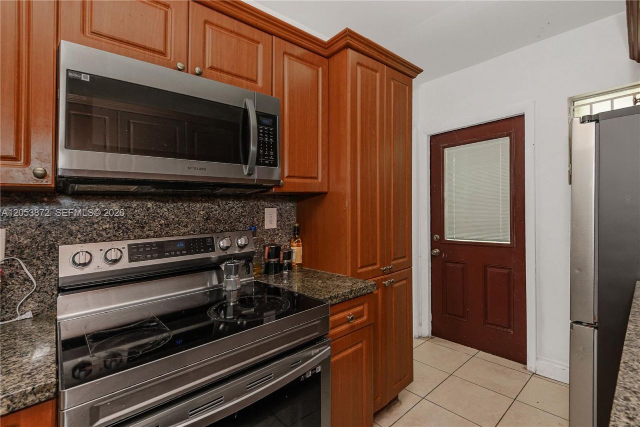 681 NE 1st Pl, Hialeah, FL 33010 Photo