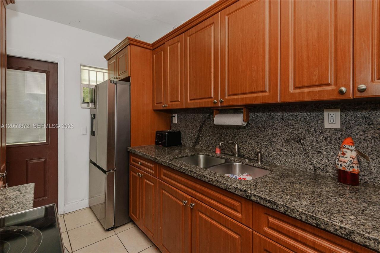 681 NE 1st Pl, Hialeah, FL 33010 Photo