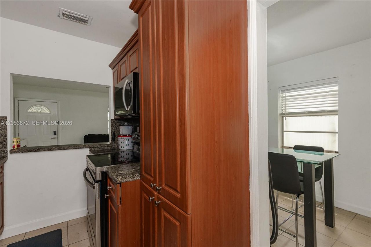 681 NE 1st Pl, Hialeah, FL 33010 Photo