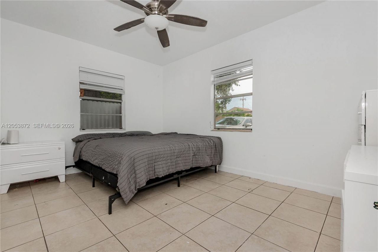 681 NE 1st Pl, Hialeah, FL 33010 Photo
