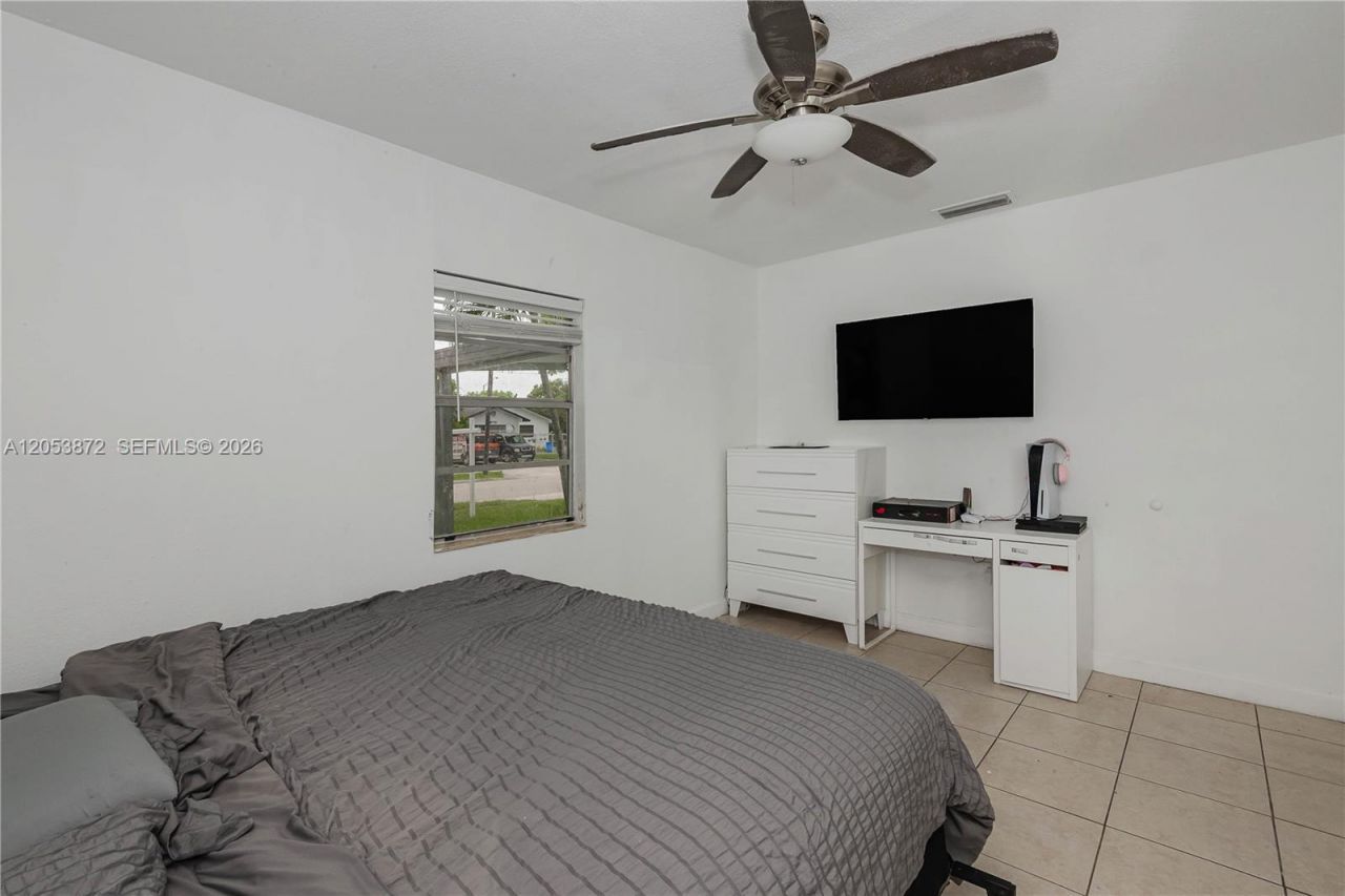 681 NE 1st Pl, Hialeah, FL 33010 Photo