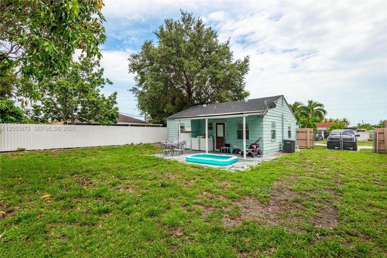 681 NE 1st Pl, Hialeah, FL 33010 Photo