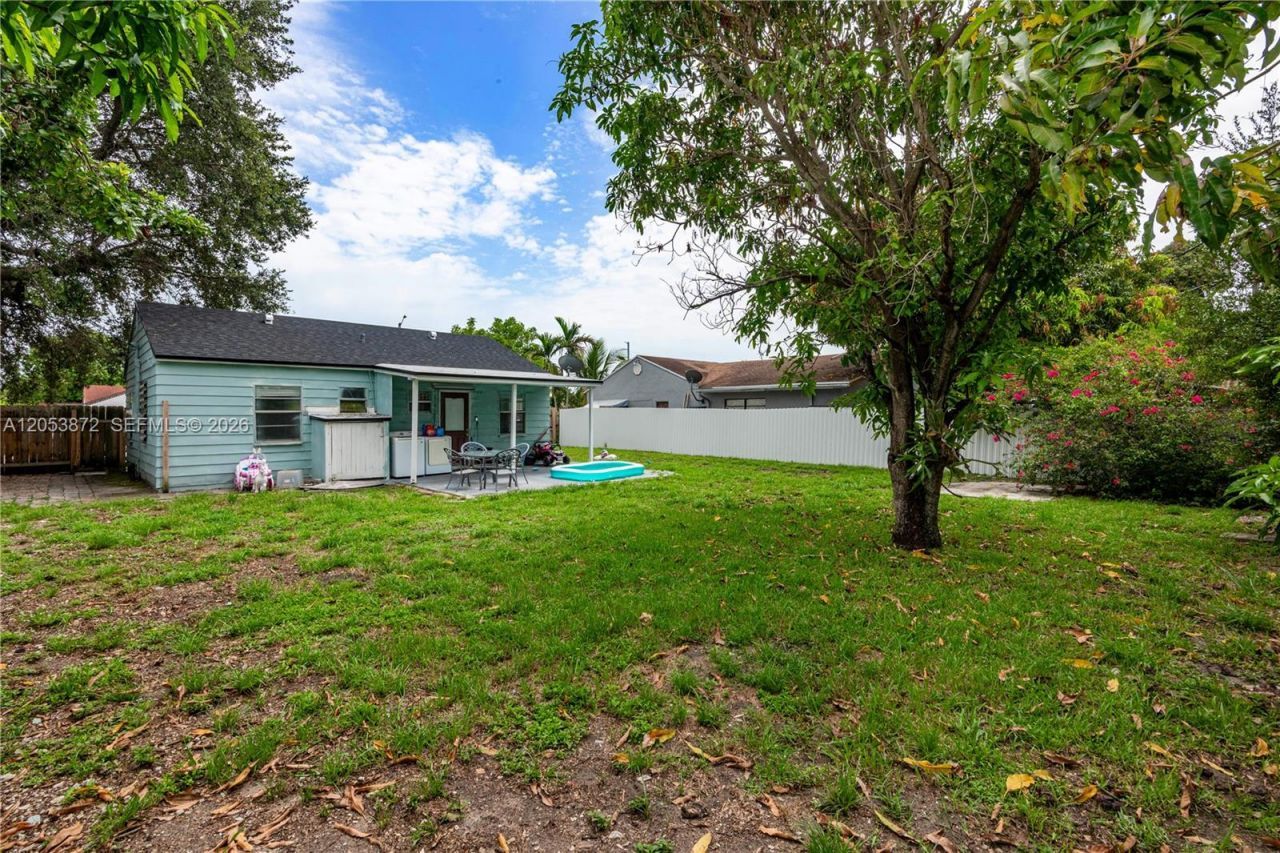681 NE 1st Pl, Hialeah, FL 33010 Photo