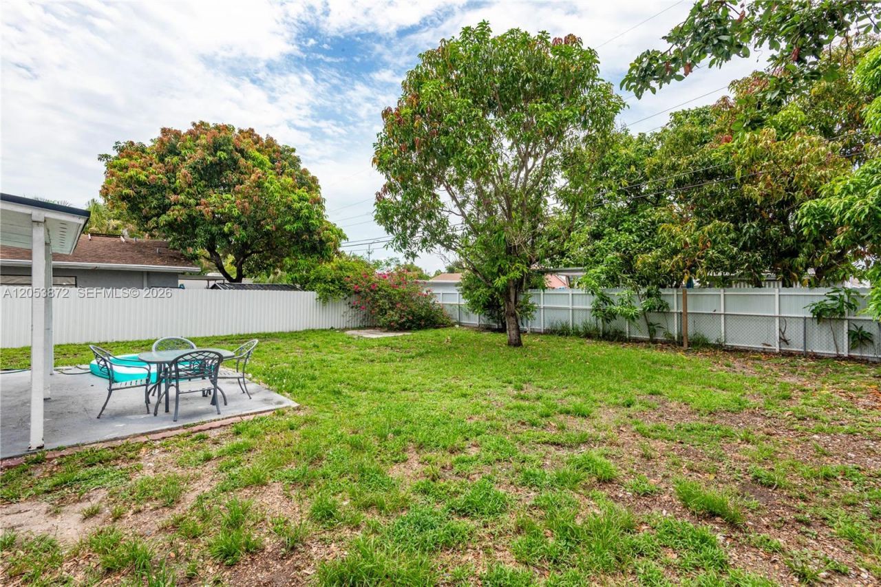 681 NE 1st Pl, Hialeah, FL 33010 Photo