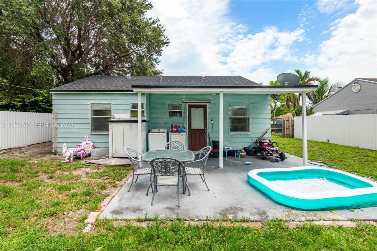 681 NE 1st Pl, Hialeah, FL 33010 Photo