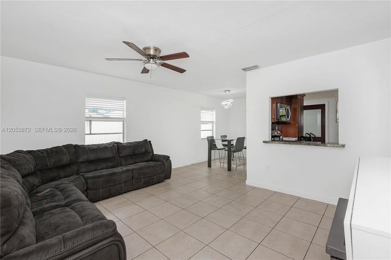681 NE 1st Pl , Hialeah, FL 33010 Photo