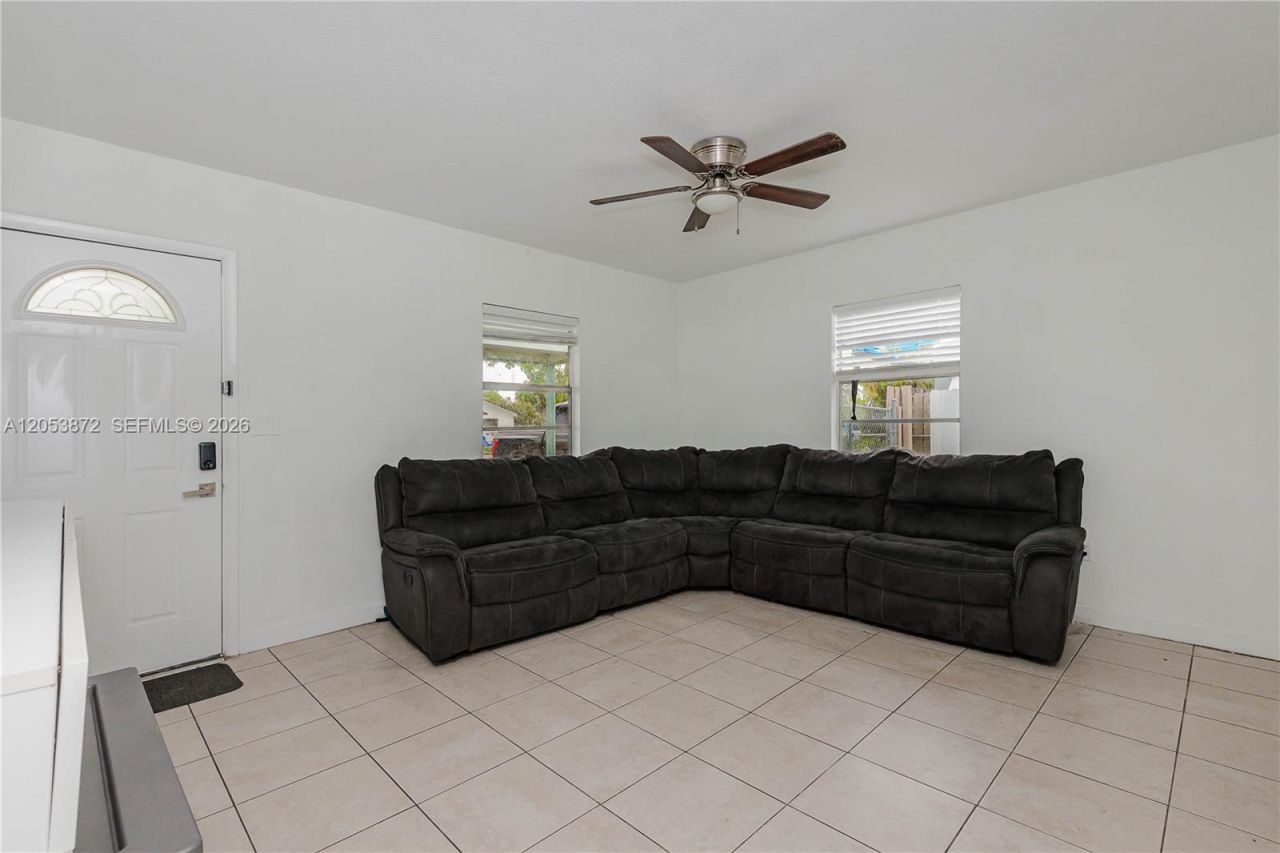681 NE 1st Pl, Hialeah, FL 33010 Photo