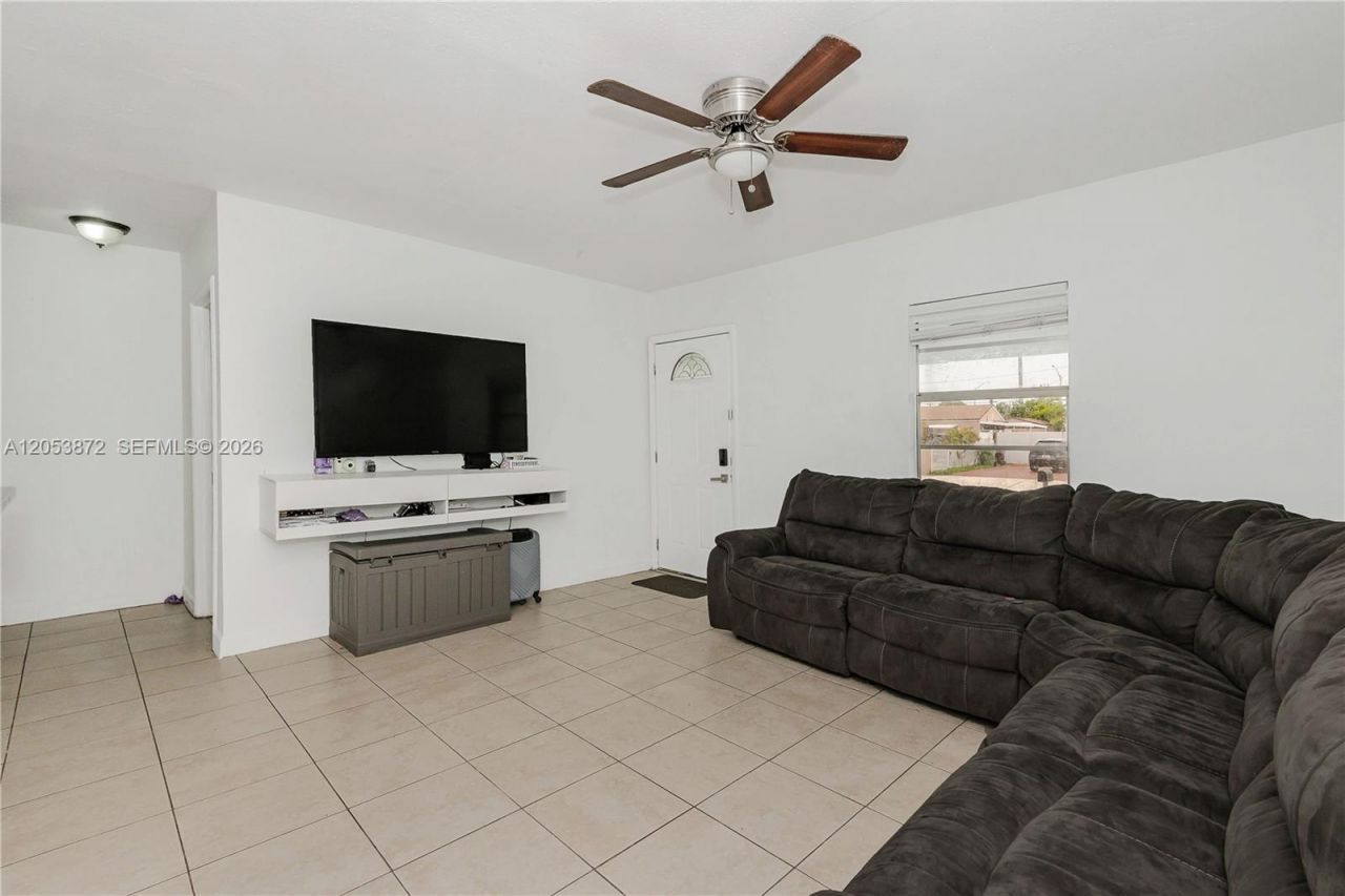 681 NE 1st Pl, Hialeah, FL 33010 Photo