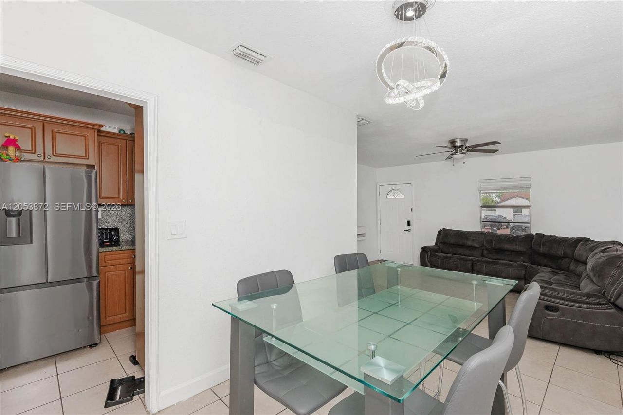 681 NE 1st Pl, Hialeah, FL 33010 Photo