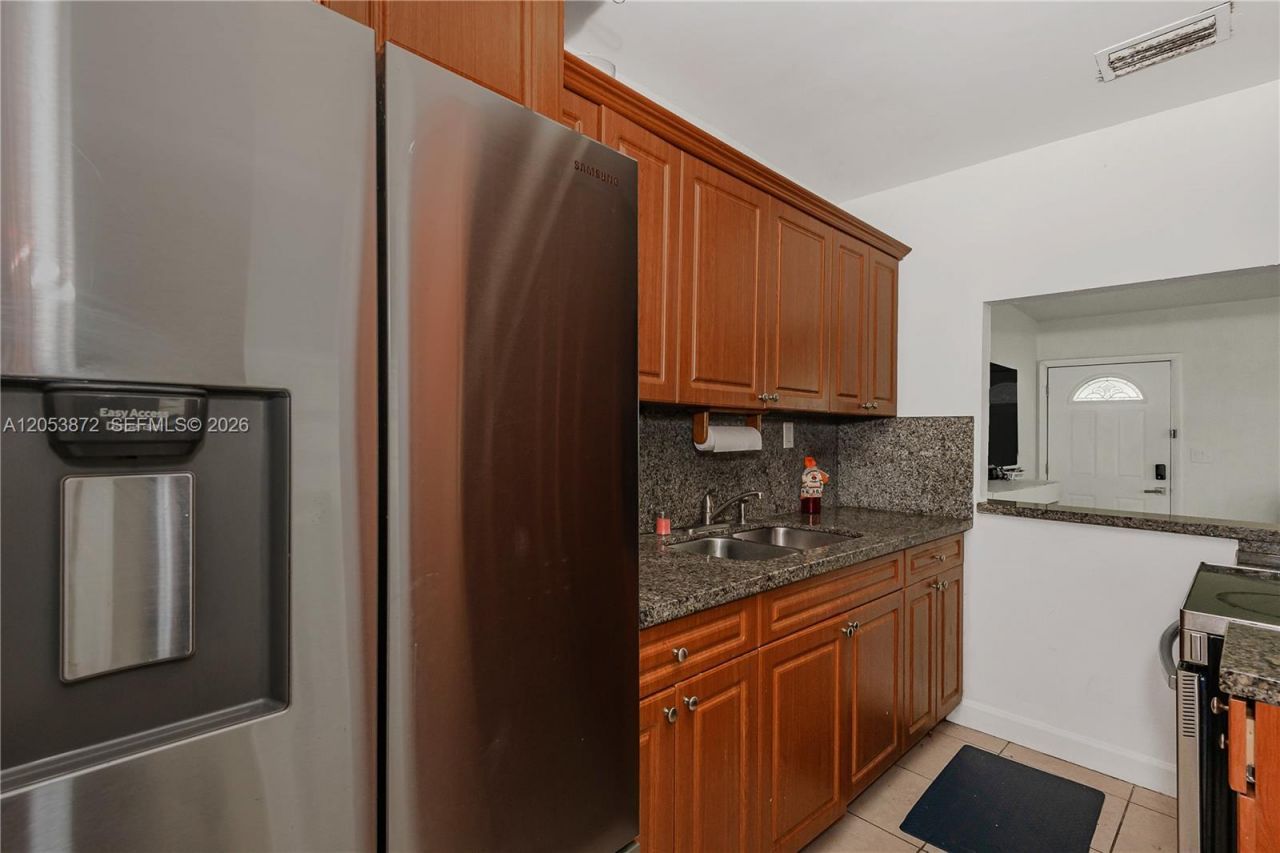 681 NE 1st Pl, Hialeah, FL 33010 Photo