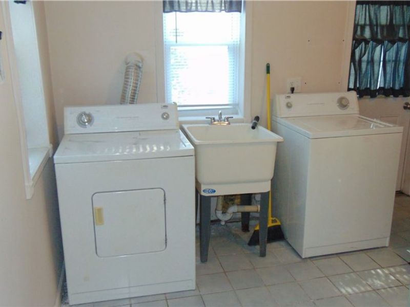 34090 Roberts Road, Eastlake, OH 44095 Photo 38