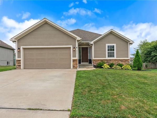 911 W 8th Avenue, Kearney, MO 64060