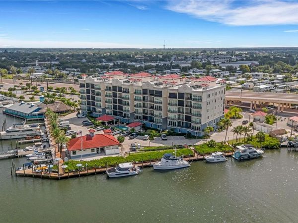 505 TAMIAMI TRAIL N, Unit 501, VENICE, FL 34285