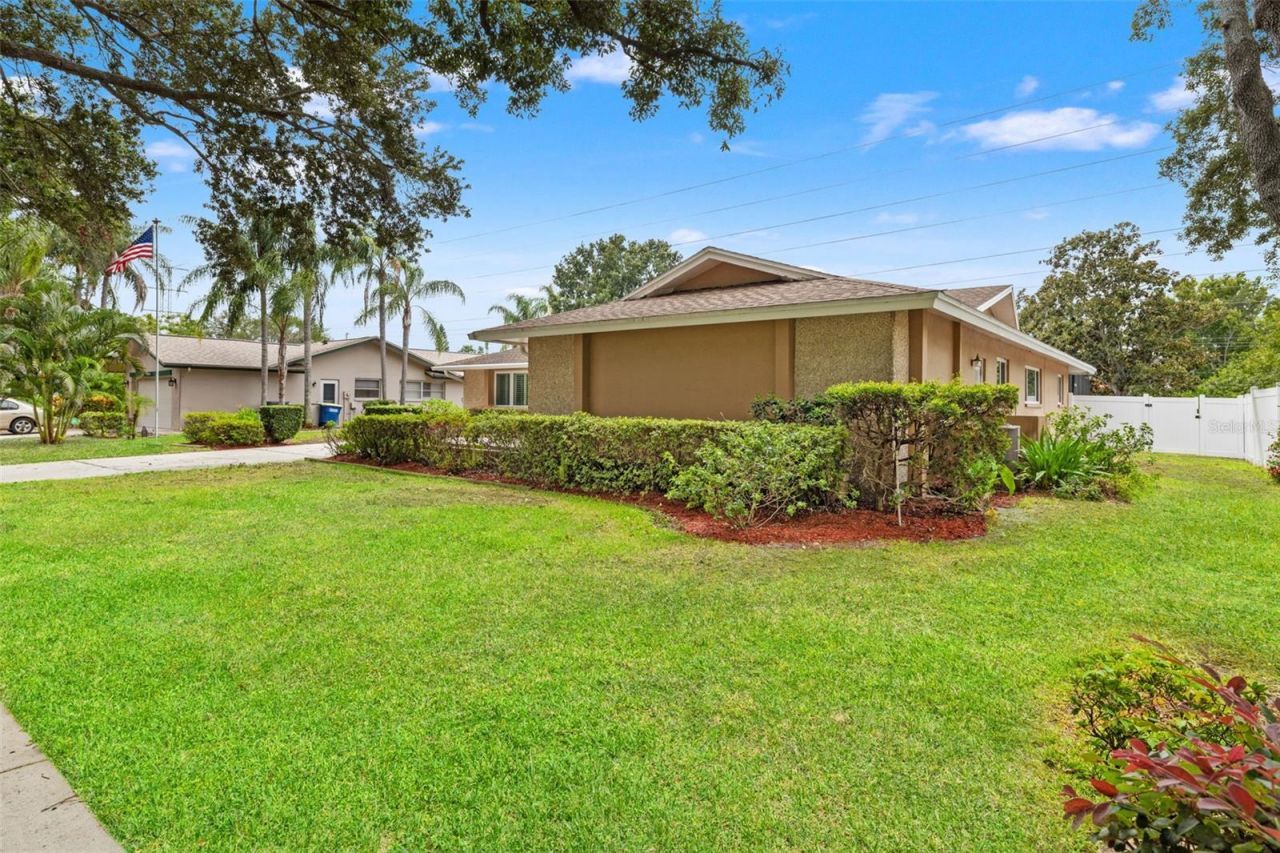 2942 Clubhouse Drive W, Clearwater, FL 33761 Photo
