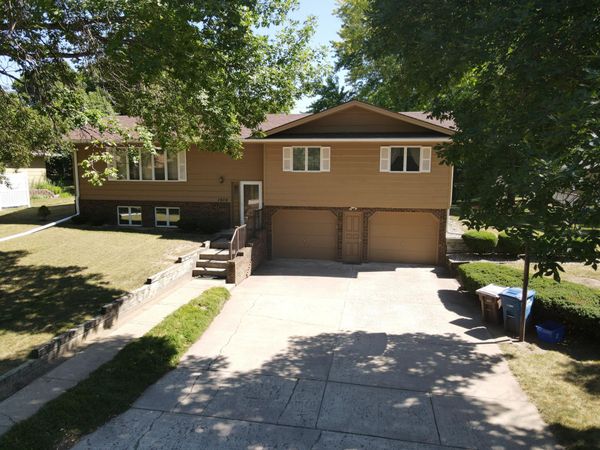  1509 W Hanson Ave, Mitchell, SD 57301