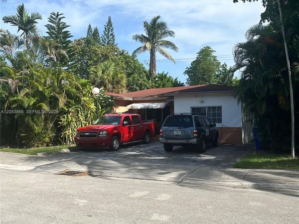 1760 NE 160th St , North Miami Beach, FL 33162