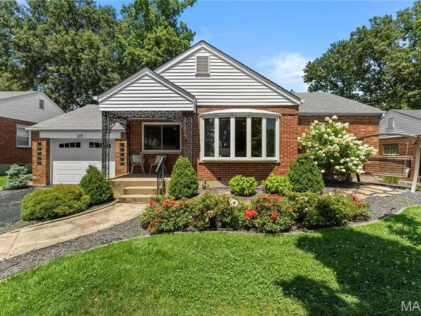 219 Sunningwell Drive , Webster Groves, MO 63119
