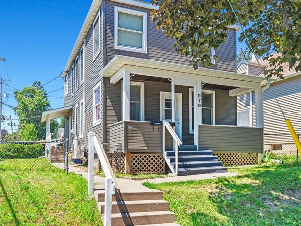979 Victoria Street N, Saint Paul, MN 55103