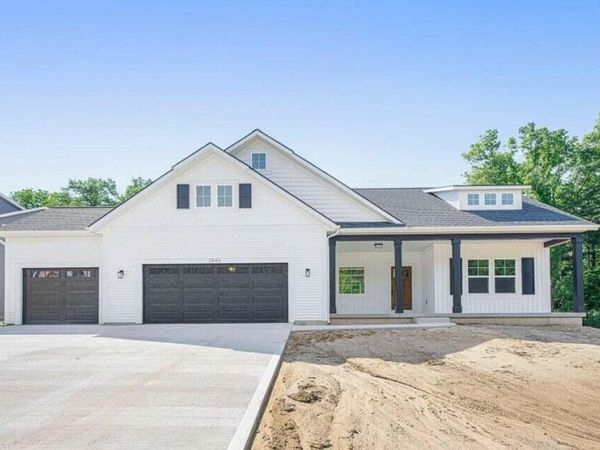 9689 Saint Ives Drive, Stanwood, MI 49346