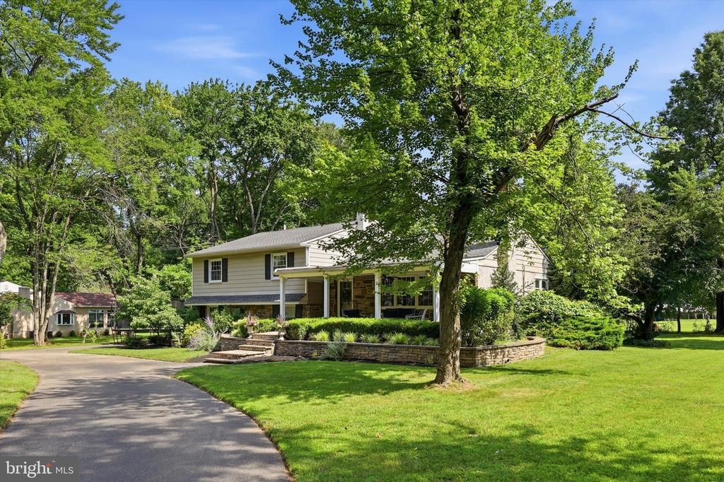 649 MIDWAY LANE , BLUE BELL, PA 19422