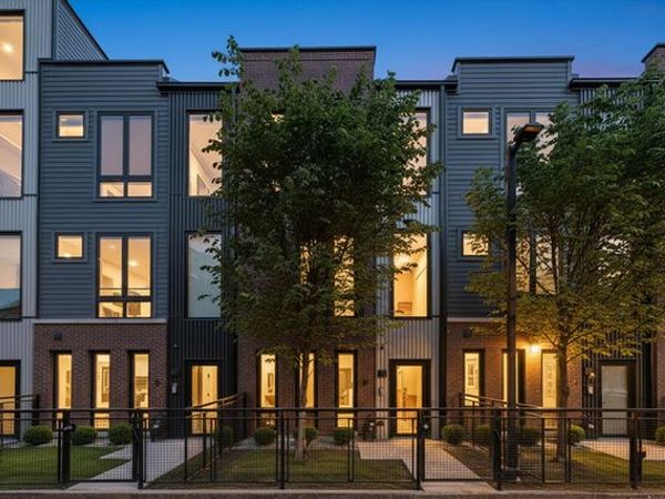 4250 W Belmont Avenue , Unit 2, Chicago, IL 60641