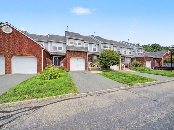 1404 Moonlight Ct, Washington, NJ 07840