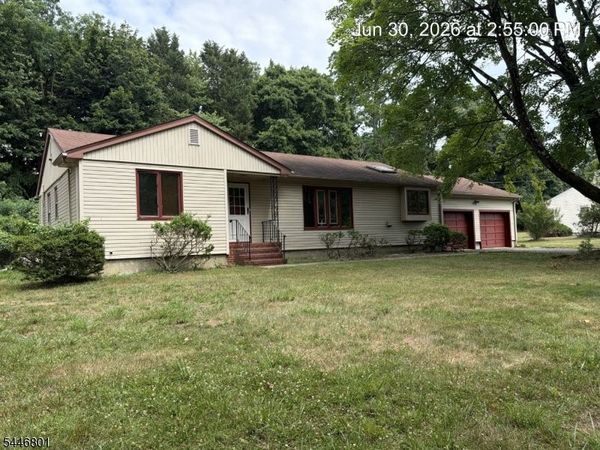37 Alden Ln, Tinton Falls, NJ 07724