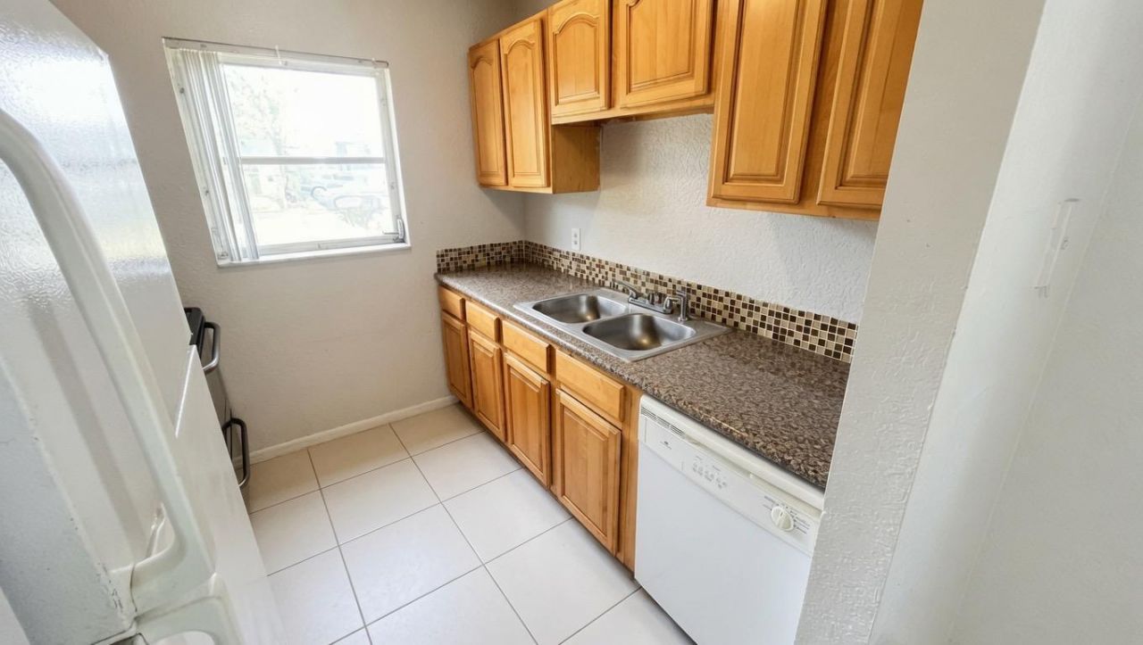 200 Croton Avenue, Unit 111, Lantana, FL 33462 Photo