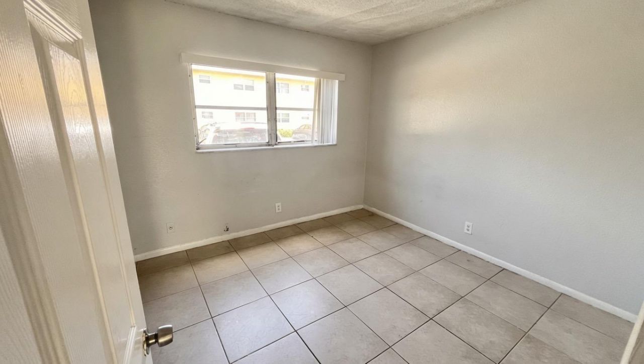 200 Croton Avenue, Unit 111, Lantana, FL 33462 Photo