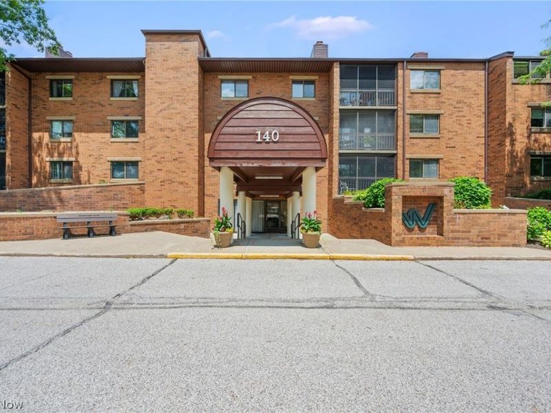 140 Fox Hollow Drive, Unit 203C, Mayfield Heights, OH 44124 Photo 1