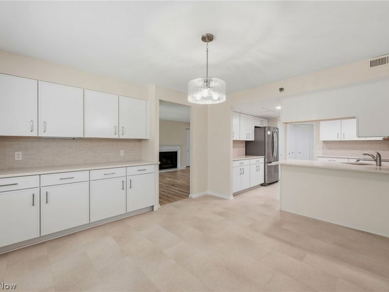 140 Fox Hollow Drive, Unit 203C, Mayfield Heights, OH 44124 Photo 14