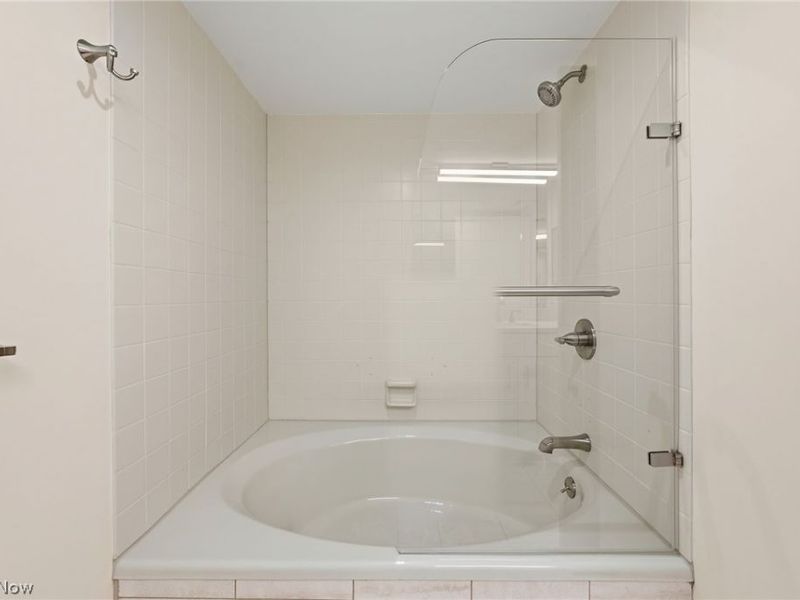 140 Fox Hollow Drive, Unit 203C, Mayfield Heights, OH 44124 Photo 28