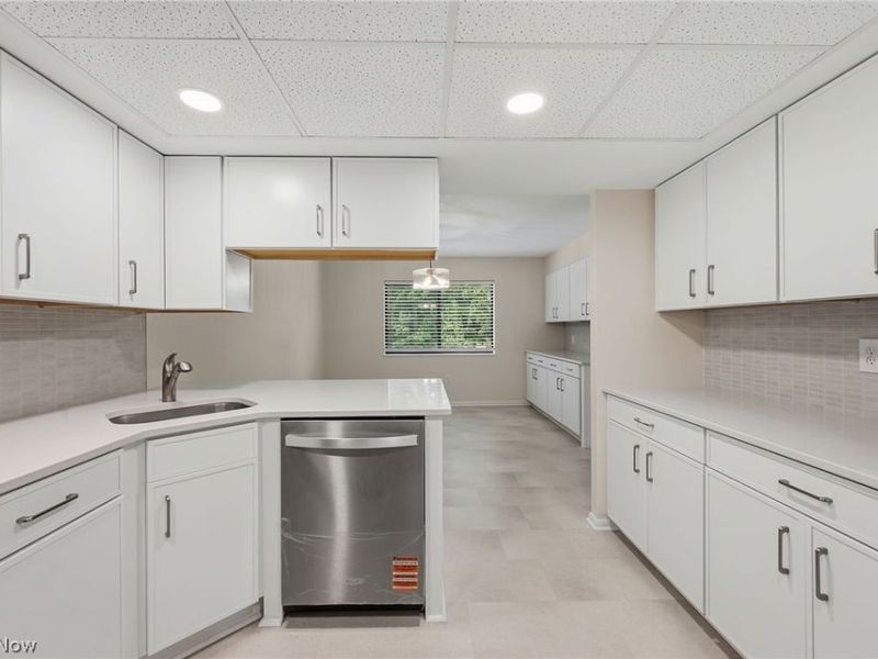 140 Fox Hollow Drive, Unit 203C, Mayfield Heights, OH 44124 Photo 9