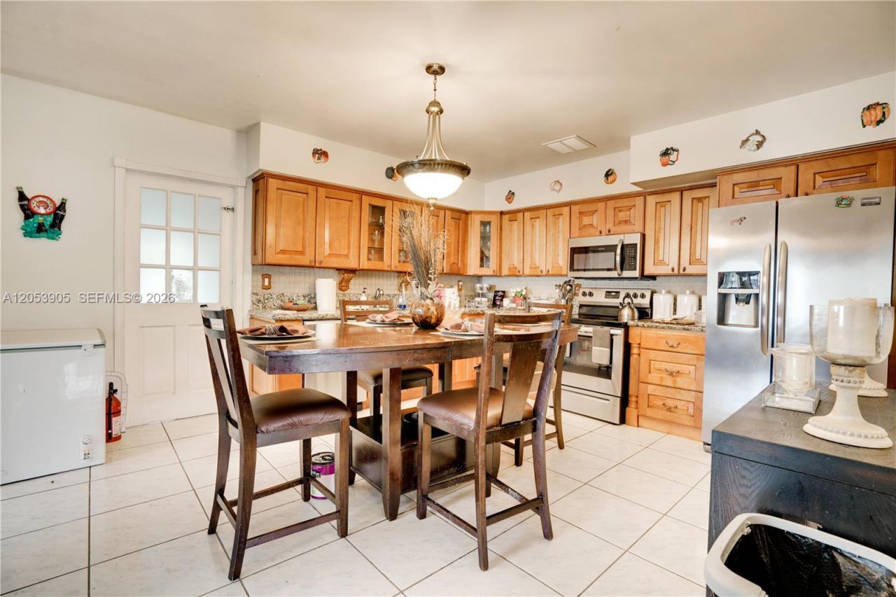 1135 NW 109th St , Miami, FL 33168 Photo