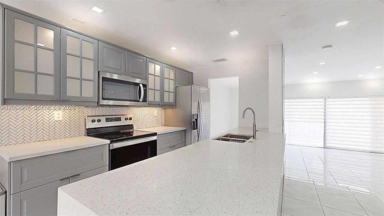 8212 NW 8th Pl , Unit 2, Plantation, FL 33324 Photo